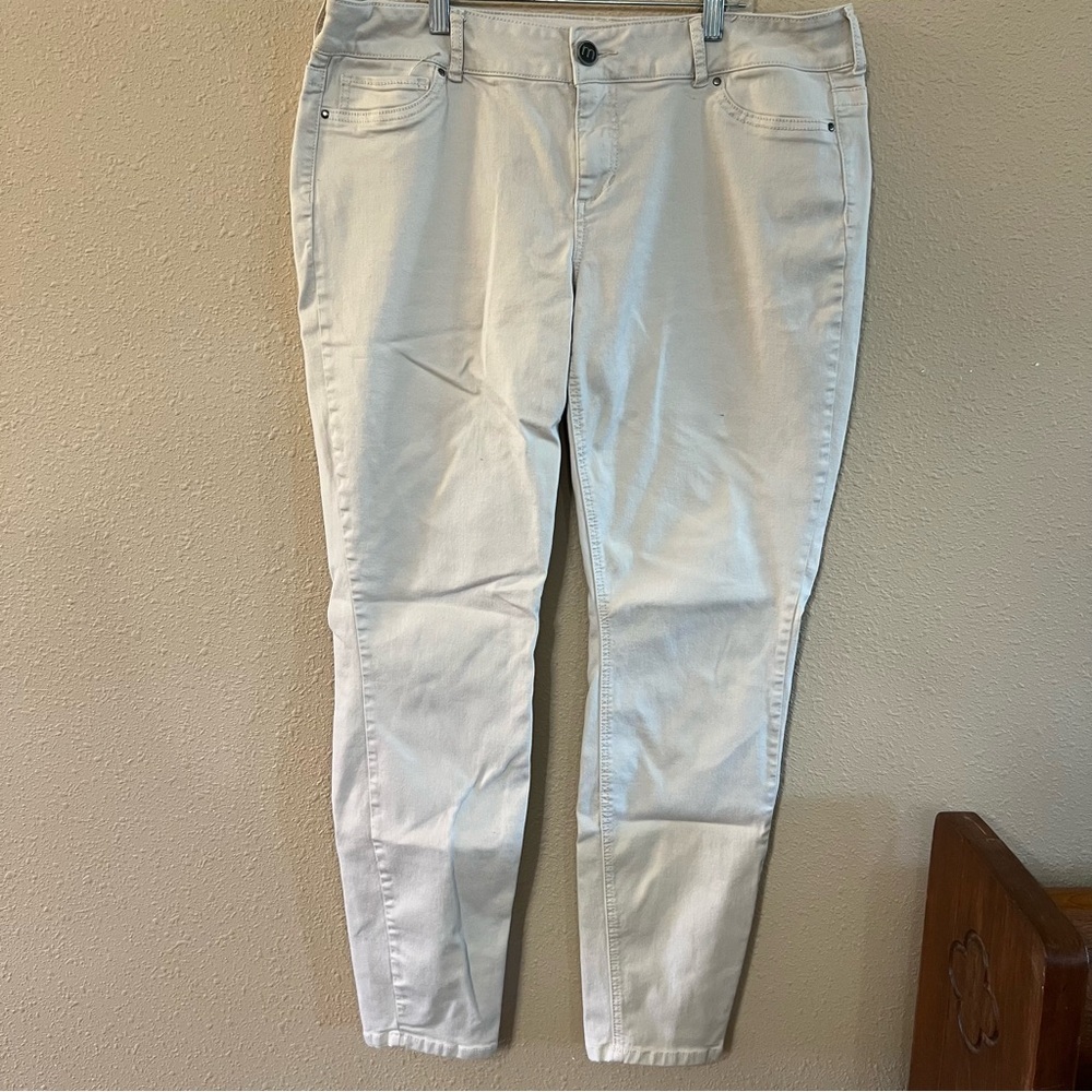 Maurices Women's Cream Jeans Size XL